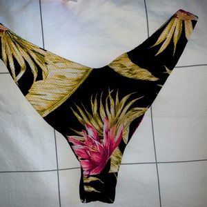 Bikini bottoms - like new condition
